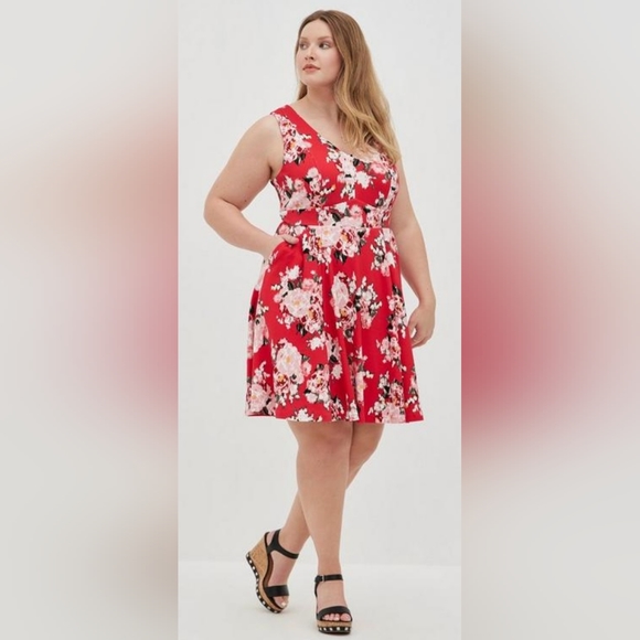 torrid Dresses & Skirts - Women's Torrid Contouring Fit & Flare Dress in Ponte Floral Red NWT SIZE 22